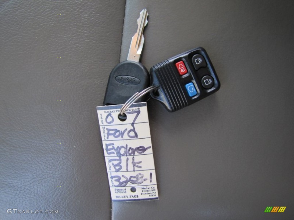 2007 Explorer XLT 4x4 - Black / Stone photo #38
