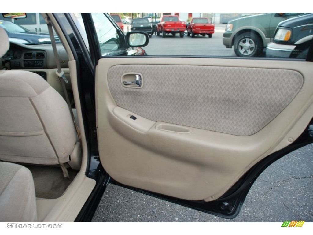 2000 Mazda 626 LX Door Panel Photos