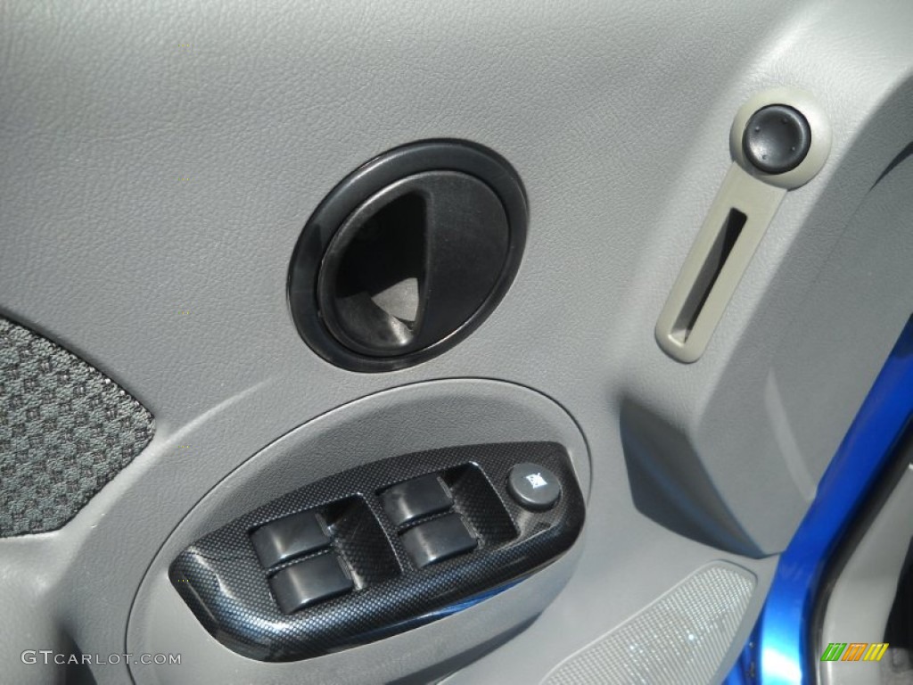 2005 Aveo LT Hatchback - Bright Blue Metallic / Gray photo #16