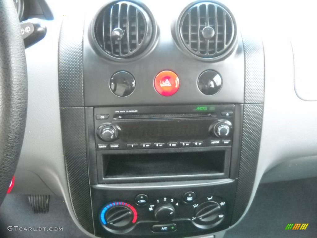2005 Chevrolet Aveo LT Hatchback Controls Photo #52583108