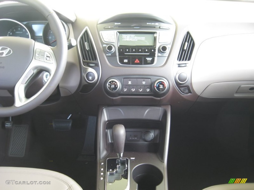 2012 Hyundai Tucson GLS Controls Photo #52583537