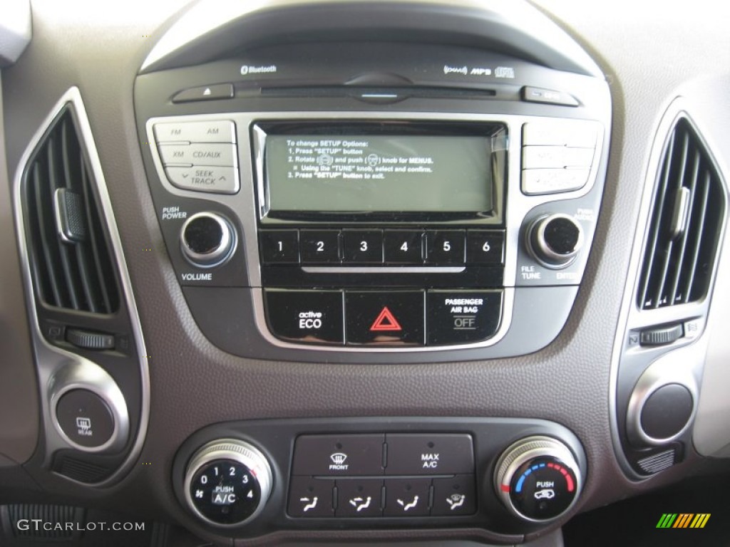 2012 Hyundai Tucson GLS Controls Photo #52583543
