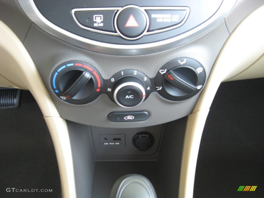 2012 Hyundai Accent GLS 4 Door Controls Photo #52583918