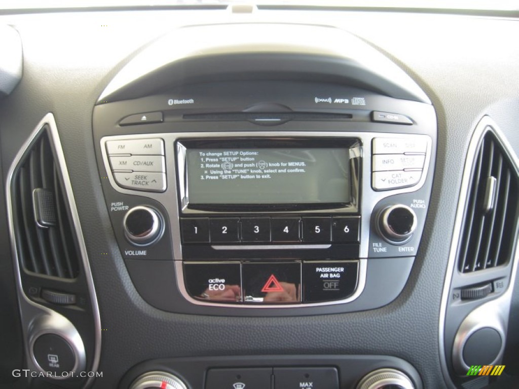 2012 Hyundai Tucson GLS Controls Photo #52584302