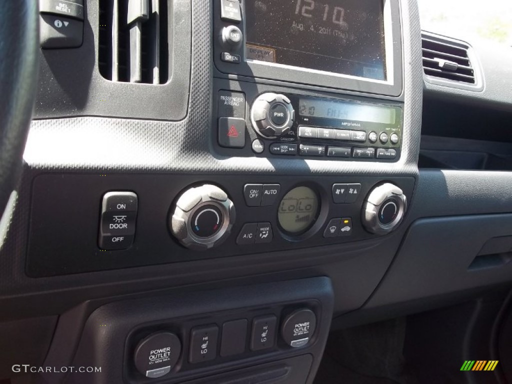 2011 Honda Ridgeline RTL Controls Photo #52584686