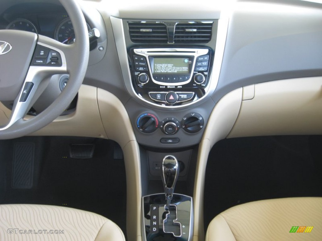 2012 Hyundai Accent GLS 4 Door Controls Photo #52584704