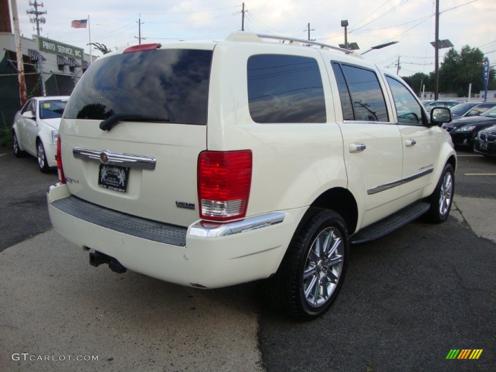 2007 Aspen Limited HEMI 4WD - Cool Vanilla White / Dark Khaki/Light Graystone photo #4