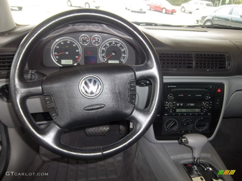 2002 Volkswagen Passat GLS Wagon Controls Photo #52587074