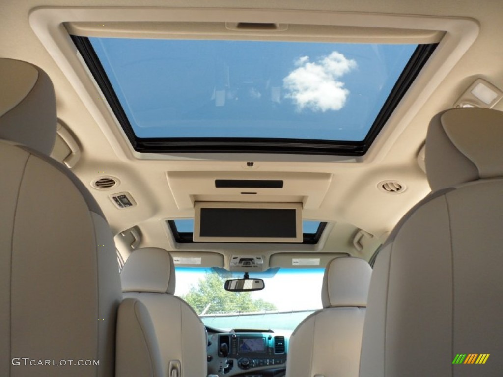 2011 Sienna Limited - Salsa Red Pearl / Bisque photo #24