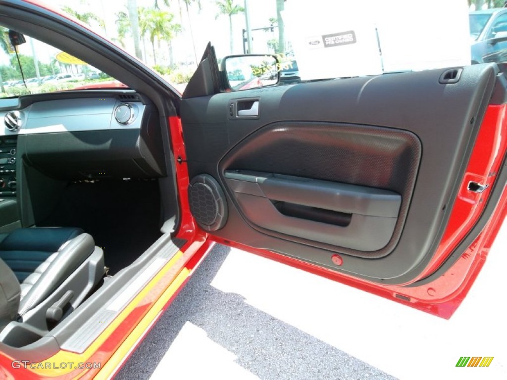 2009 Ford Mustang GT Premium Coupe Dark Charcoal Door Panel Photo #52590992