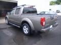 2005 Granite Metallic Nissan Frontier LE Crew Cab 4x4  photo #2