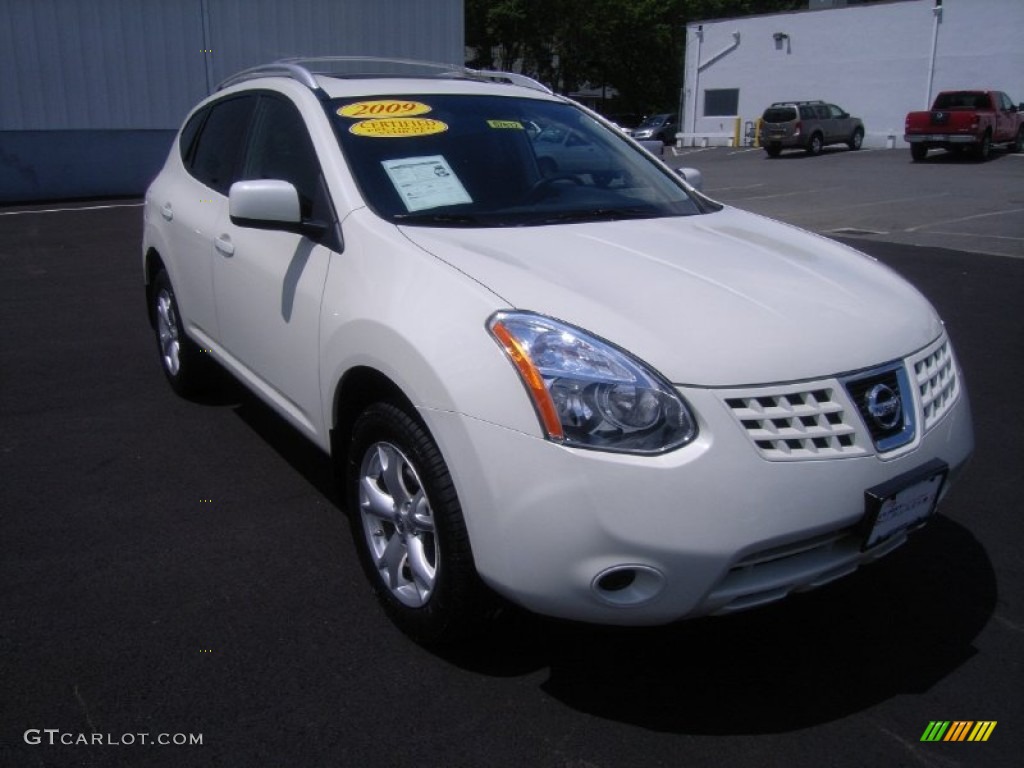 Phantom White Nissan Rogue