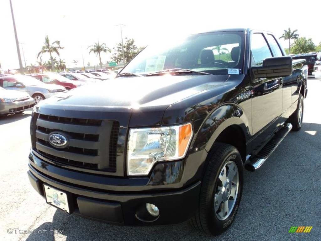 2010 F150 STX SuperCab - Tuxedo Black / Medium Stone photo #17