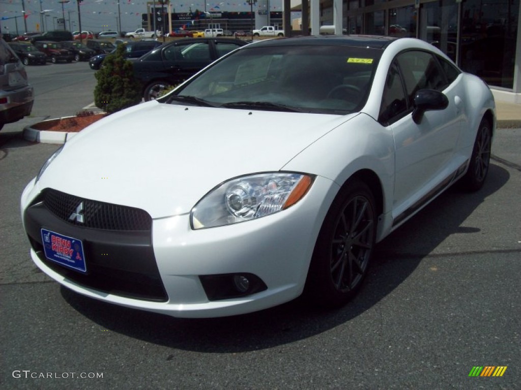 2012 Eclipse SE Coupe - Northstar White / Dark Charcoal photo #1