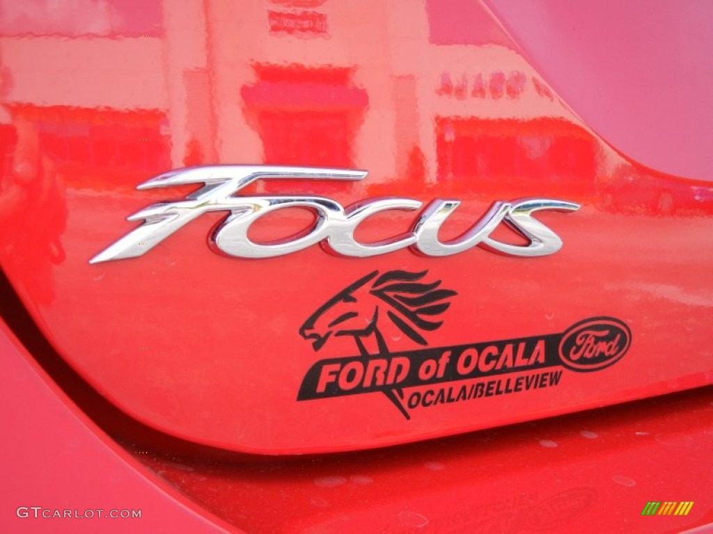 2012 Focus SE Sedan - Race Red / Stone photo #4