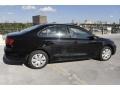 Black - Jetta SE Sedan Photo No. 9