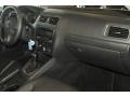 Black - Jetta SE Sedan Photo No. 33