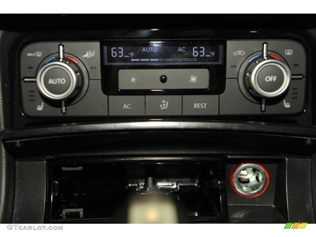2011 Volkswagen Touareg TDI Sport 4XMotion Controls Photo #52597289