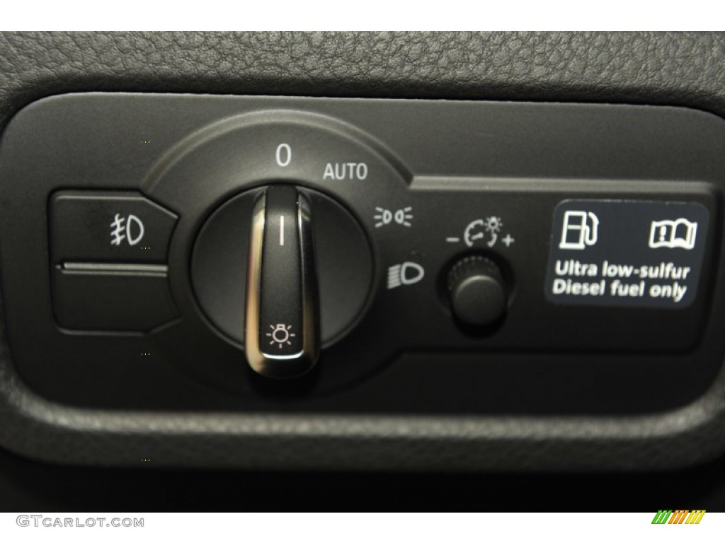 2011 Volkswagen Touareg TDI Sport 4XMotion Controls Photos