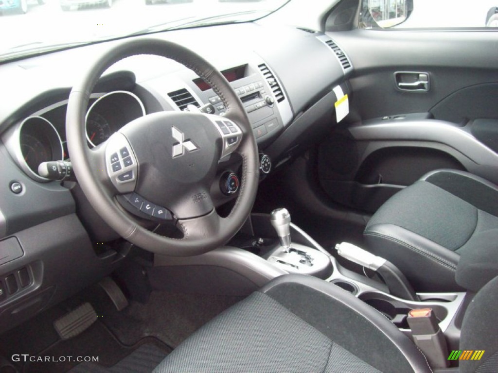 Black Interior 2011 Mitsubishi Outlander SE Photo #52600229