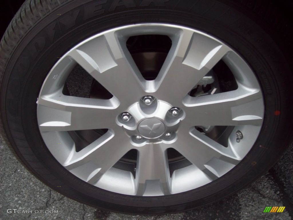 2011 Mitsubishi Outlander SE Wheel Photo #52600604