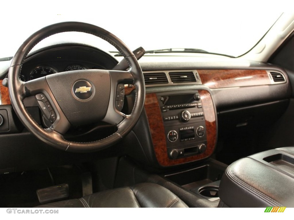 2007 Chevrolet Avalanche LT 4WD Ebony Dashboard Photo #52602164