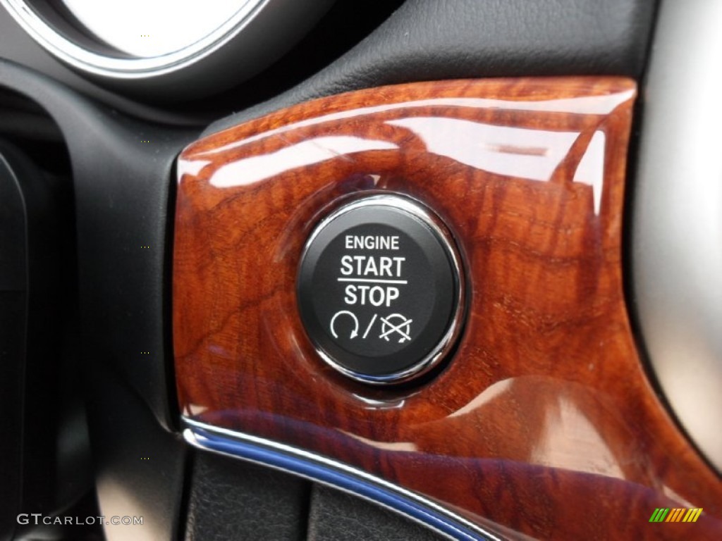 2011 Jeep Grand Cherokee Overland 4x4 Controls Photo #52611032