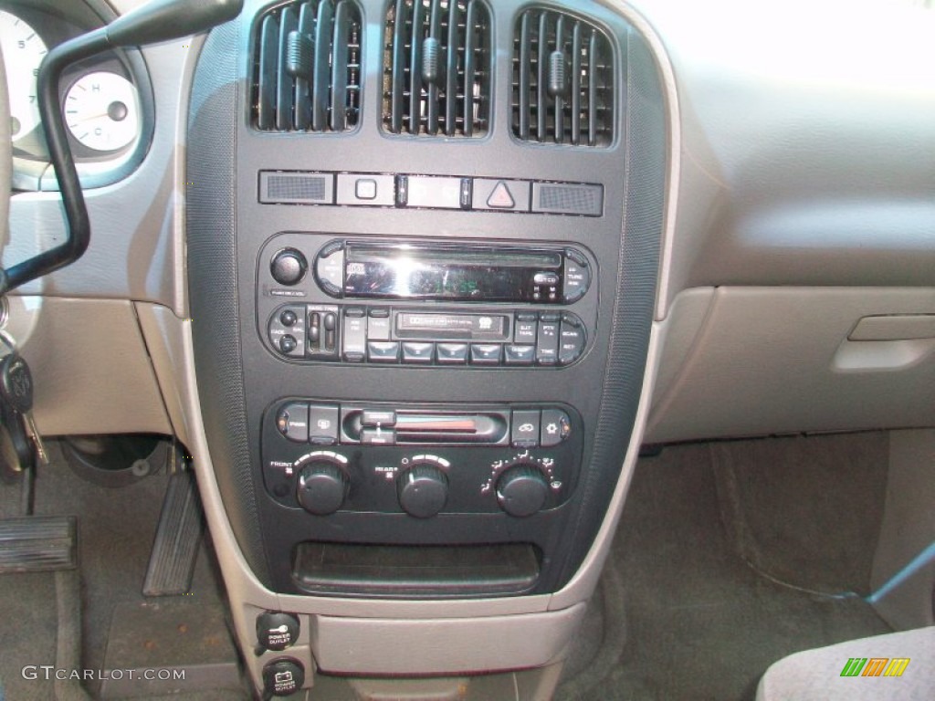 2002 Grand Caravan eX - Patriot Blue Pearl / Taupe photo #12