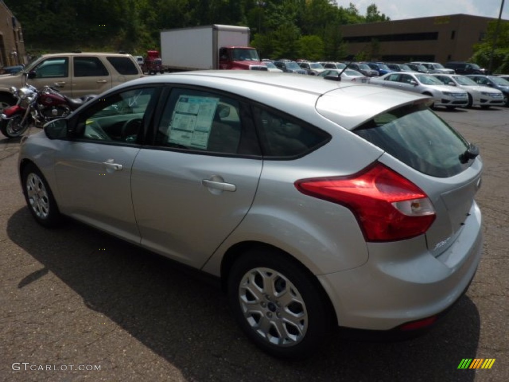 2012 Focus SE 5-Door - Ingot Silver Metallic / Charcoal Black photo #4