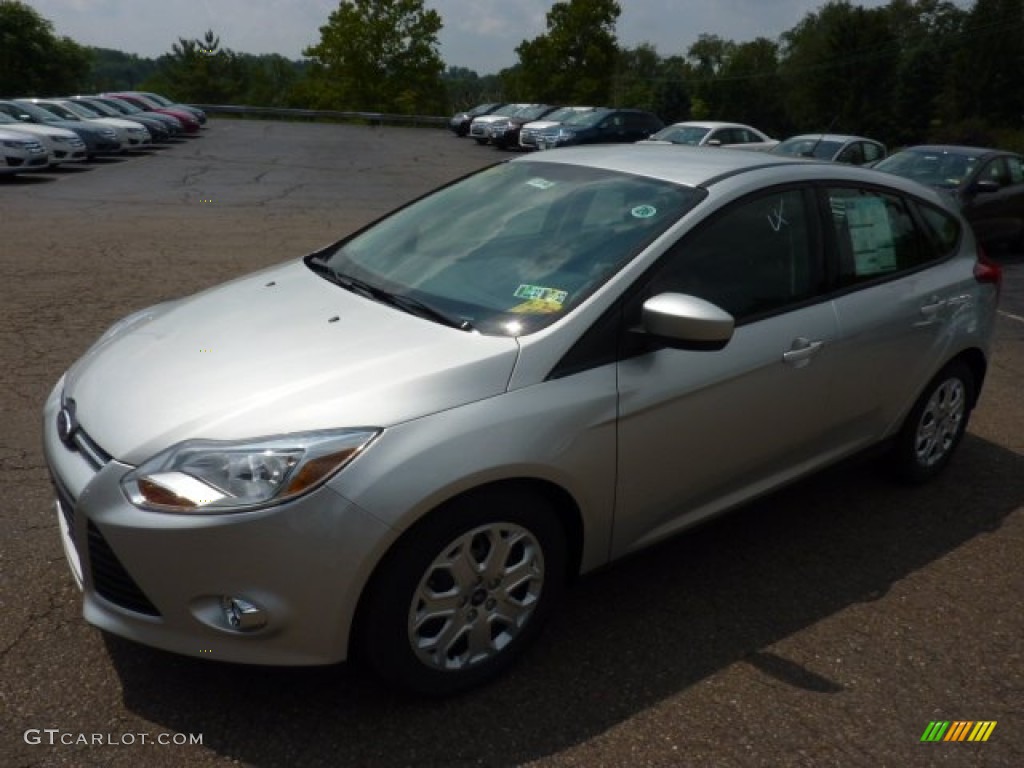 2012 Focus SE 5-Door - Ingot Silver Metallic / Charcoal Black photo #5