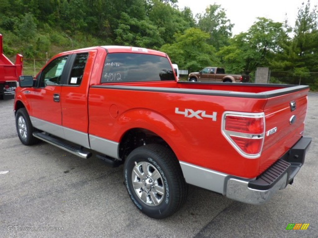 2011 F150 XLT SuperCab 4x4 - Race Red / Steel Gray photo #4