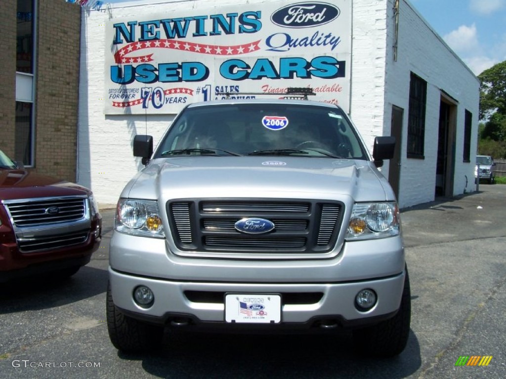 2006 F150 STX SuperCab 4x4 - Silver Metallic / Medium Flint photo #2