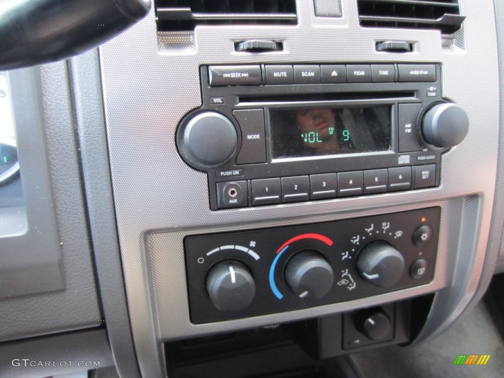 2006 Dodge Dakota SLT TRX4 Club Cab 4x4 Controls Photo #52630835