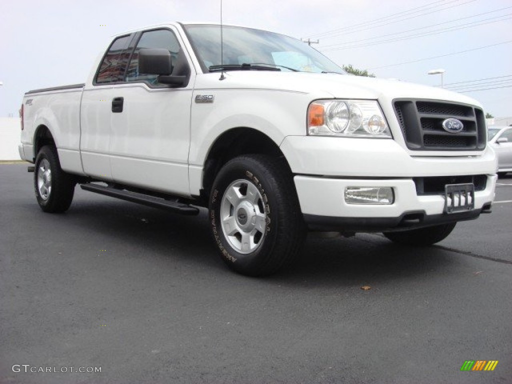 2004 F150 STX SuperCab 4x4 - Oxford White / Medium/Dark Flint photo #1