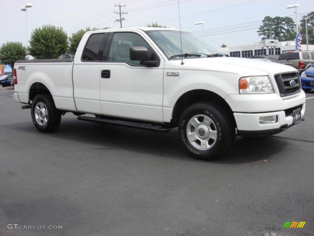 2004 F150 STX SuperCab 4x4 - Oxford White / Medium/Dark Flint photo #2