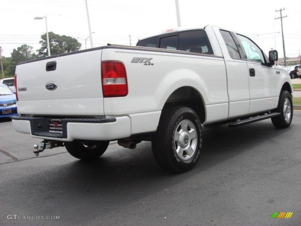 2004 F150 STX SuperCab 4x4 - Oxford White / Medium/Dark Flint photo #4