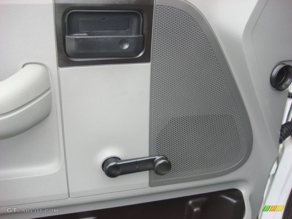 2004 F150 STX SuperCab 4x4 - Oxford White / Medium/Dark Flint photo #13