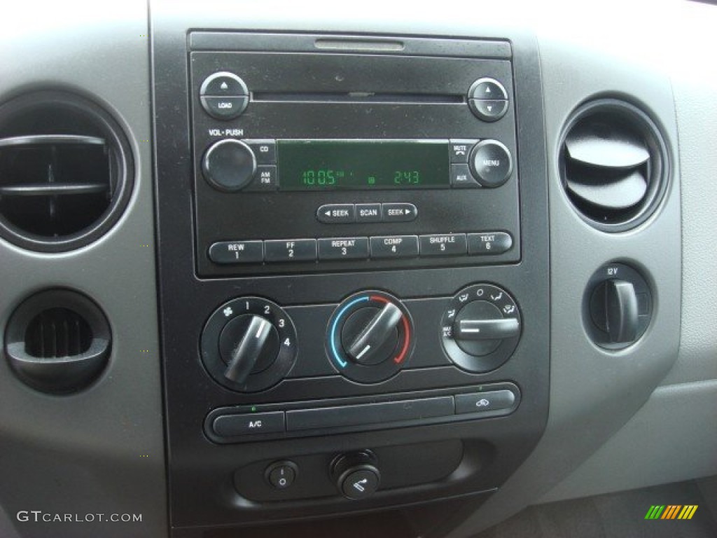 2004 F150 STX SuperCab 4x4 - Oxford White / Medium/Dark Flint photo #14