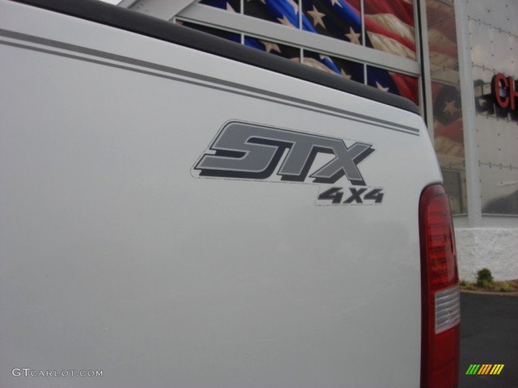 2004 F150 STX SuperCab 4x4 - Oxford White / Medium/Dark Flint photo #25