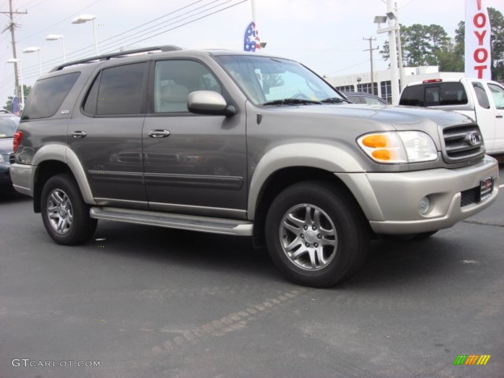 2004 Sequoia SR5 4x4 - Phantom Gray Pearl / Charcoal photo #2