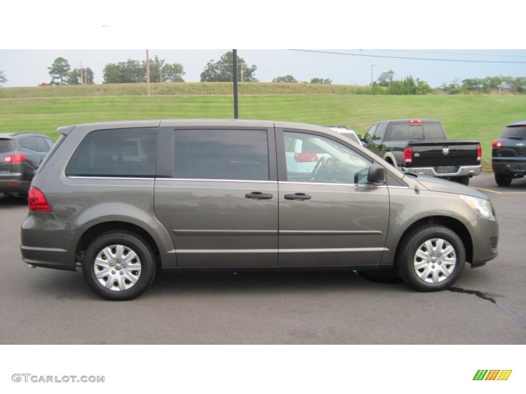 Meteor Gray Metallic 2010 Volkswagen Routan S Exterior Photo #52636541