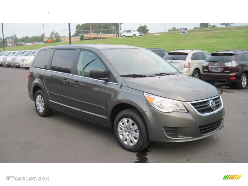 2010 Volkswagen Routan S Exterior Photos