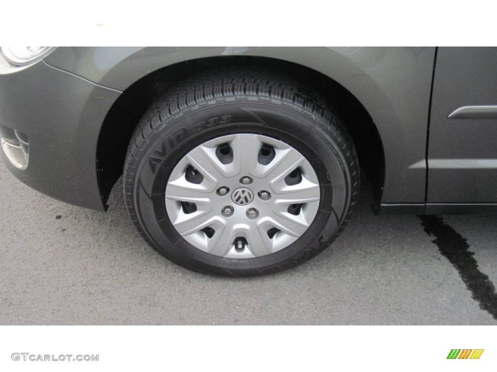 2010 Volkswagen Routan S Wheel Photos