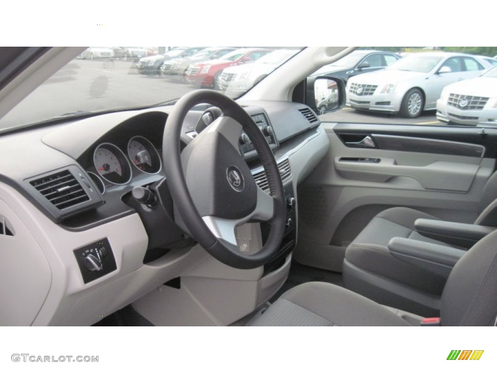 Aero Gray Interior 2010 Volkswagen Routan S Photo #52636625