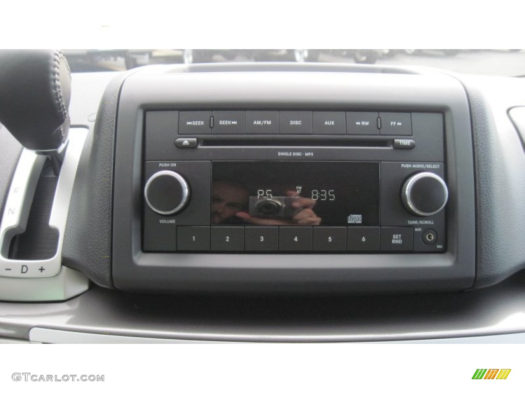 2010 Volkswagen Routan S Controls Photo #52636745