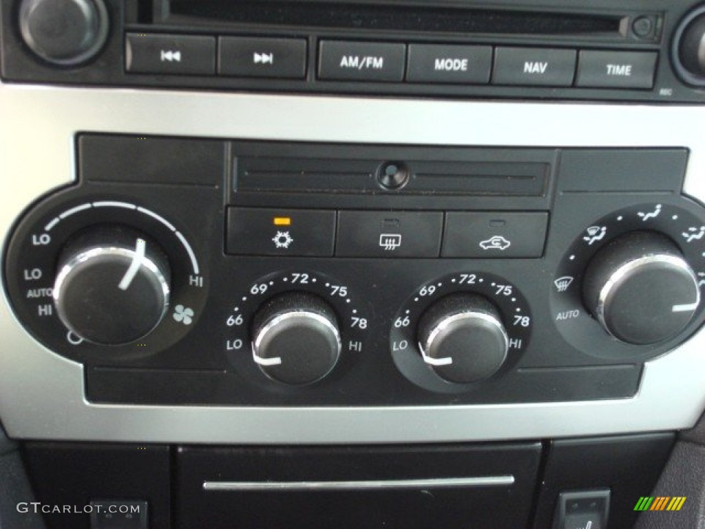 2007 Chrysler 300 C HEMI AWD Controls Photo #52641086