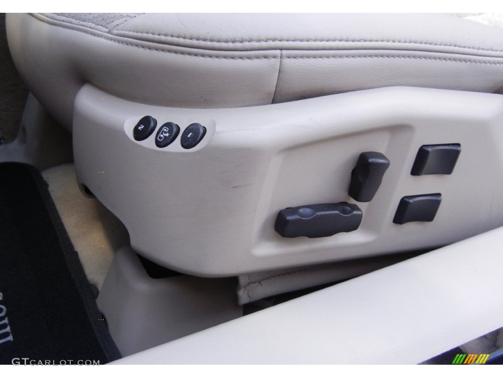 2006 Cadillac XLR -V Series Roadster Controls Photo #52642550