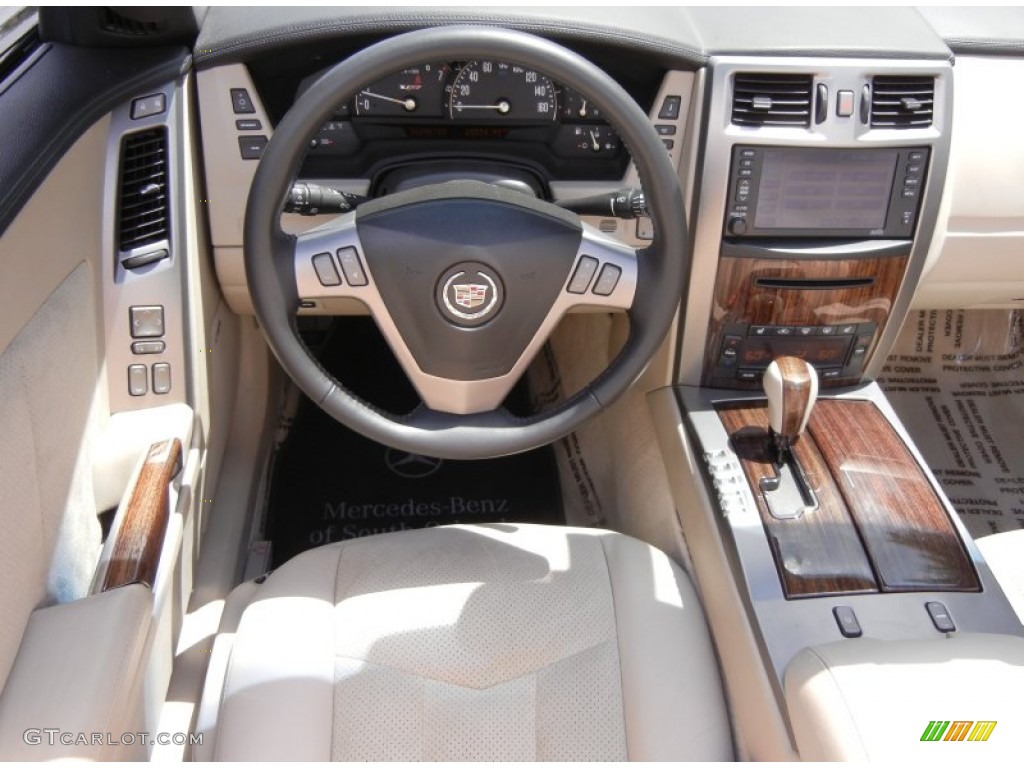 2006 Cadillac XLR -V Series Roadster Shale Steering Wheel Photo #52642622