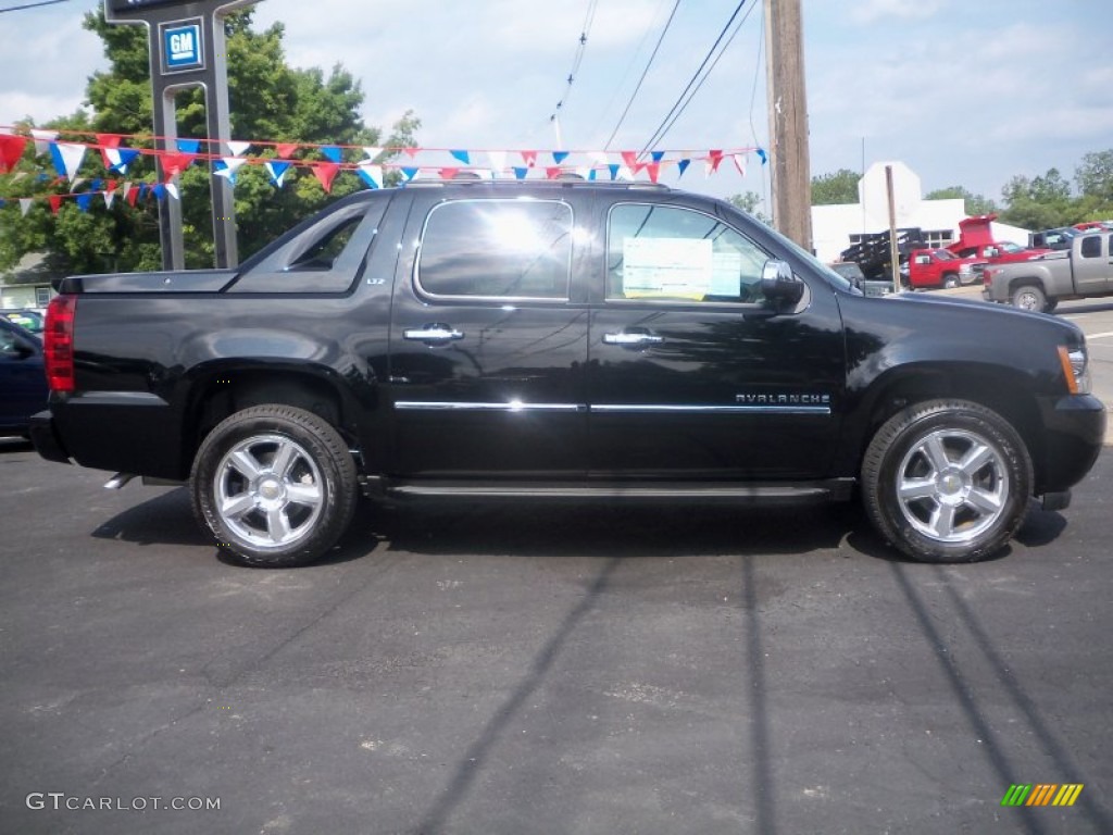 2011 Avalanche LTZ 4x4 - Black / Ebony photo #4