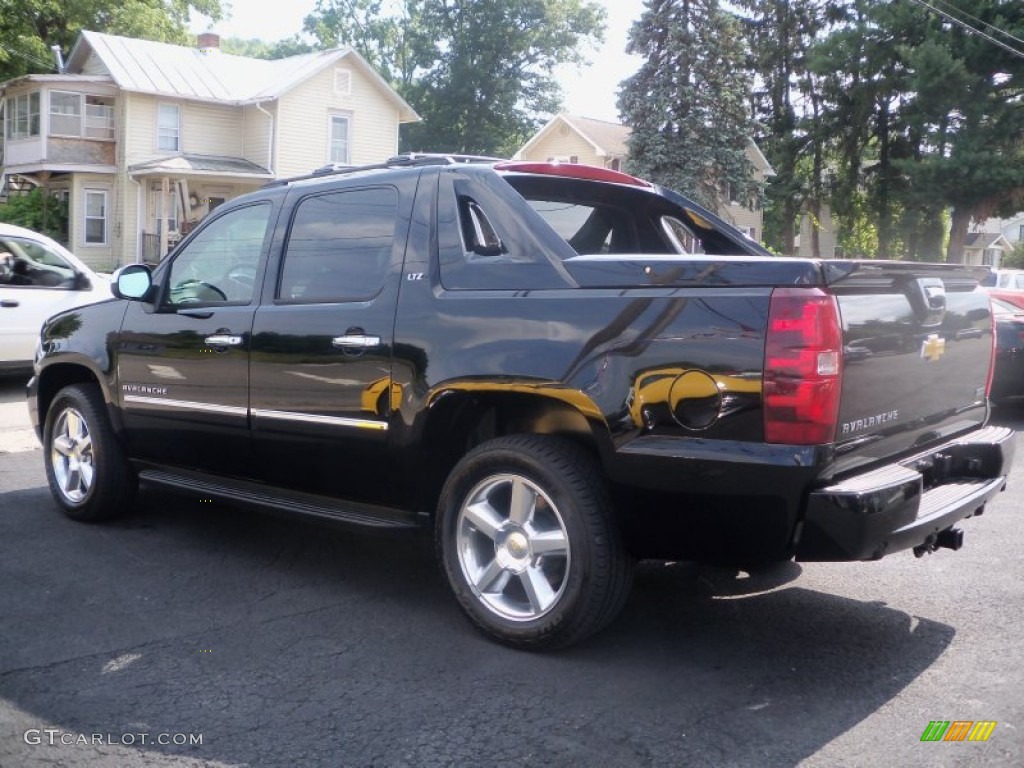 2011 Avalanche LTZ 4x4 - Black / Ebony photo #7